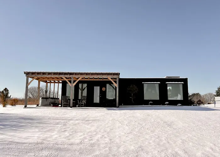 Charming Container Getaway Amidst Rural Serenity